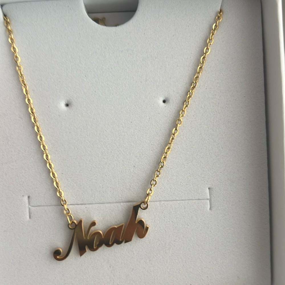 “Noah” name necklace